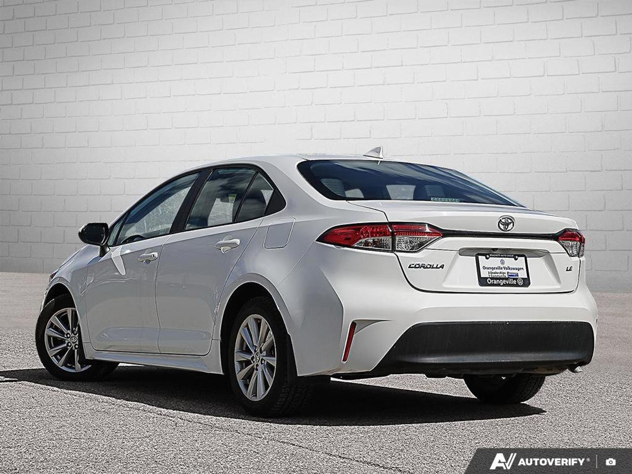 2023 Toyota Corolla Le CvtLE UPGRADE PACK, SUNROOF, ALLOY WHEELS, APPL Photo3