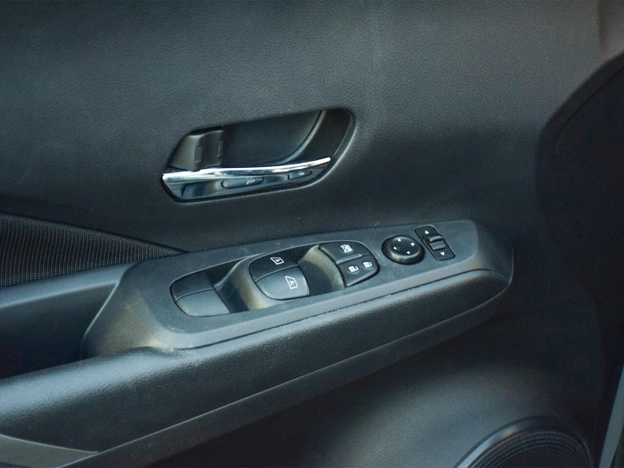 2023 Nissan Kicks SV FWD, APPLE CARPLAY, REMOTE START Photo