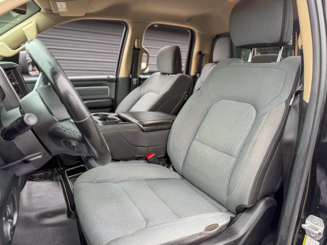 2019 RAM 1500 Big Horn-Quad Cab 6'4  Box/4X4/CAMERA/3.6L/HITCH Photo