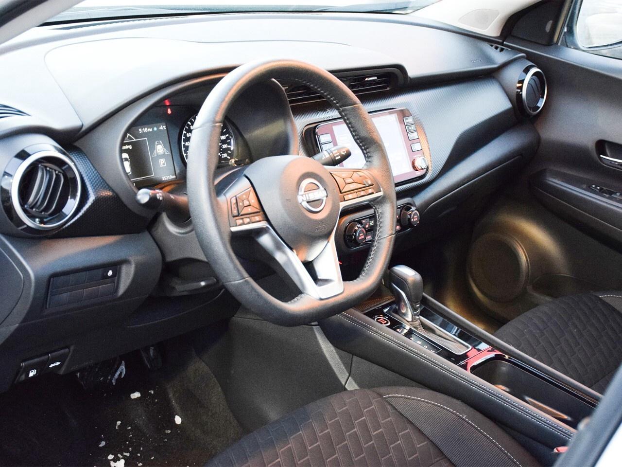 2023 Nissan Kicks SV FWD, LOW KMS, NEW BRAKES Photo