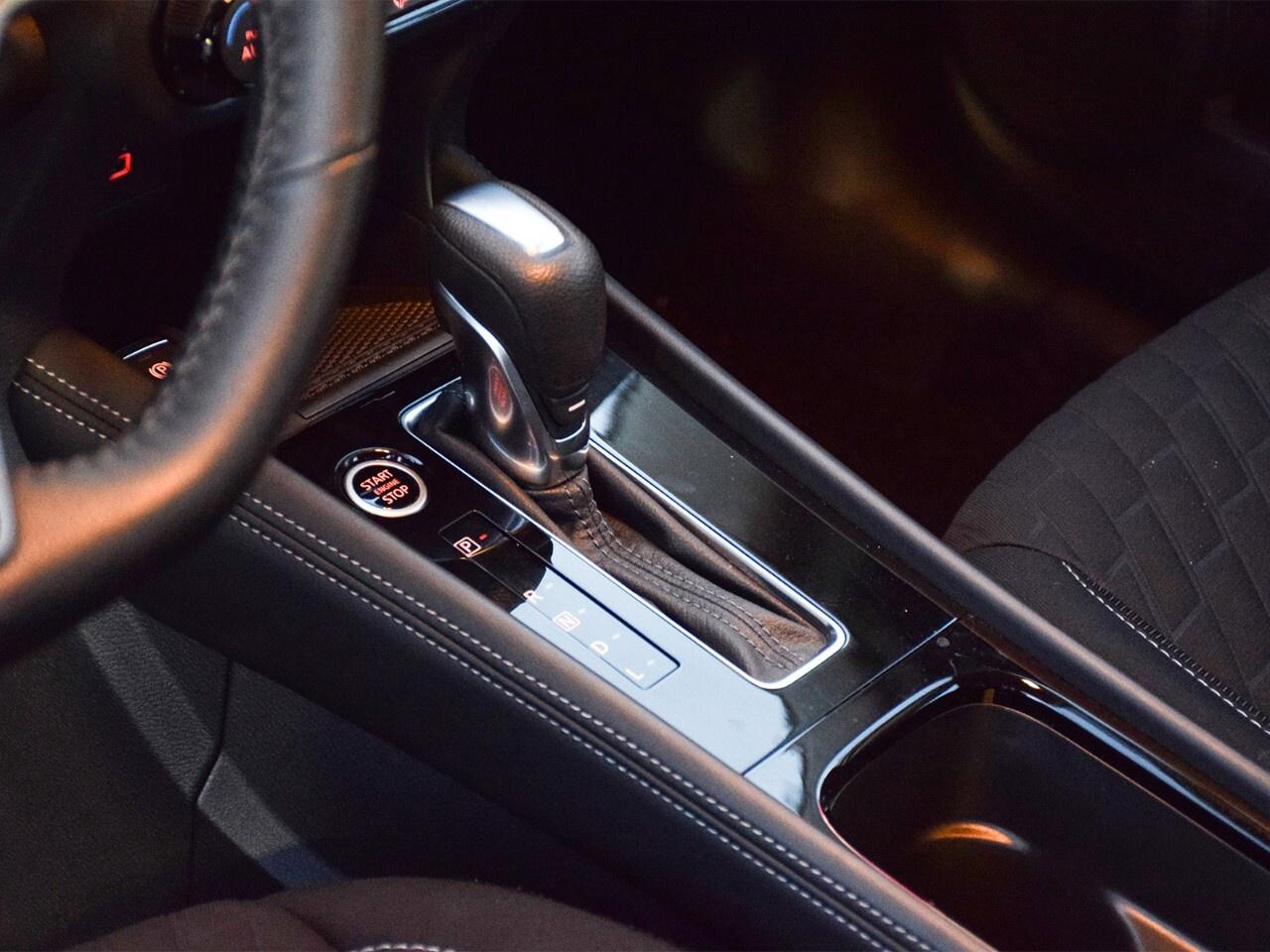 2023 Nissan Kicks SV FWD, LOW KMS, NEW BRAKES Photo