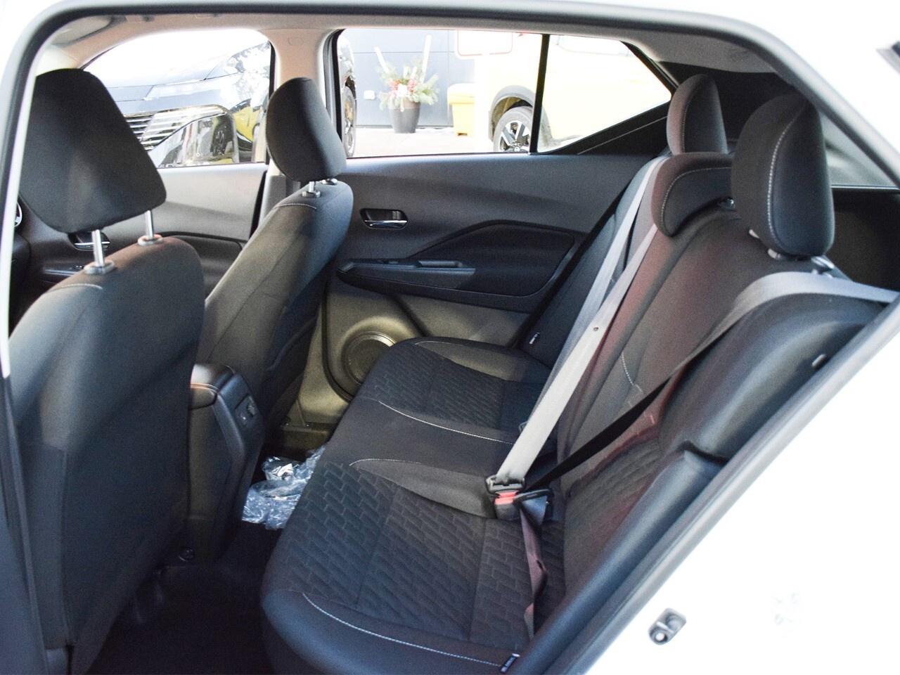 2023 Nissan Kicks SV FWD, LOW KMS, NEW BRAKES Photo