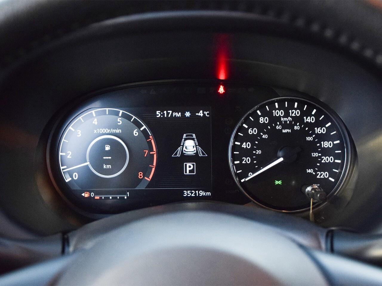 2023 Nissan Kicks SV FWD, LOW KMS, NEW BRAKES Photo