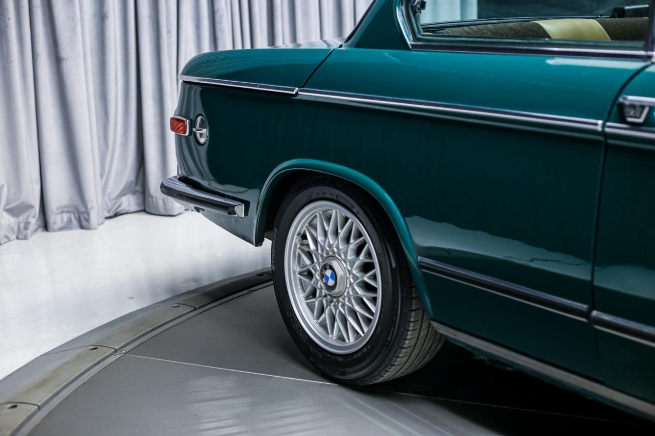 1973 BMW 2002 2.0L 125HP 4 SPEED MANUAL  RECAROSEATS POWERTRUNK Photo