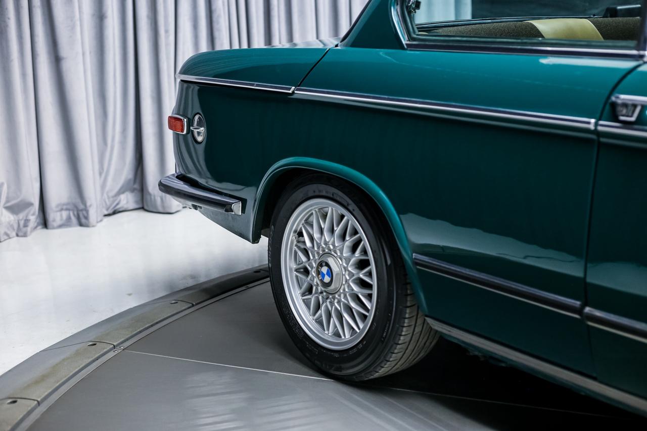 1973 BMW 2002 2.0L 125HP 4 SPEED MANUAL  RECAROSEATS POWERTRUNK Photo