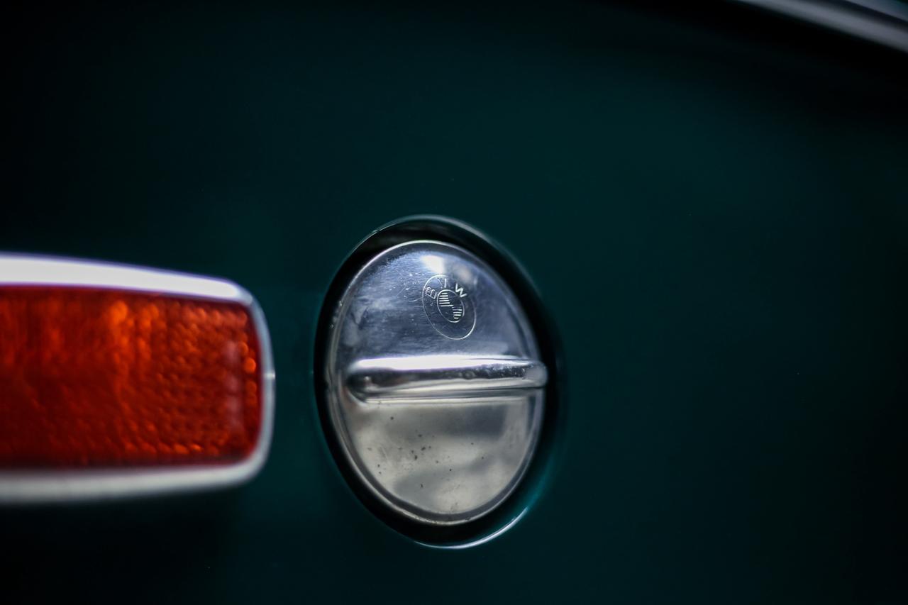 1973 BMW 2002 2.0L 125HP 4 SPEED MANUAL  RECAROSEATS POWERTRUNK Photo