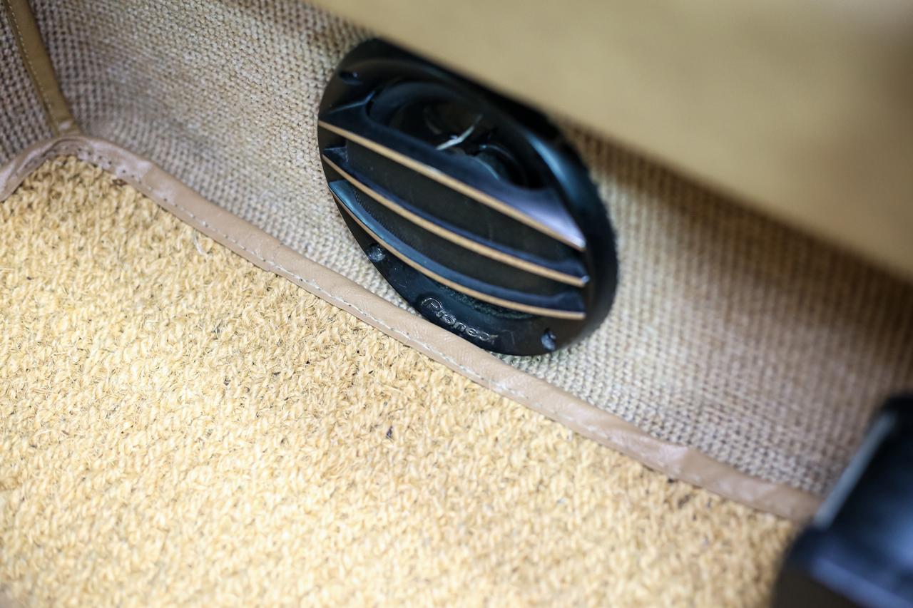 1973 BMW 2002 2.0L 125HP 4 SPEED MANUAL  RECAROSEATS POWERTRUNK Photo