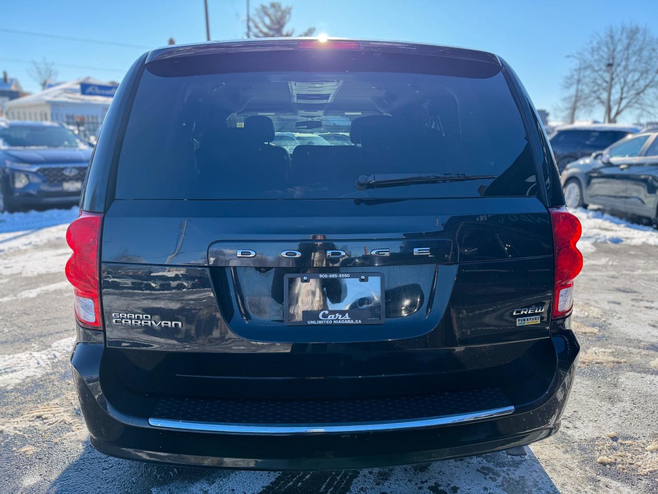 2017 Dodge Grand Caravan Crew Plus/P. SLIDING DOORS/DVD/LEATHER/LOW KM/NAVI Photo