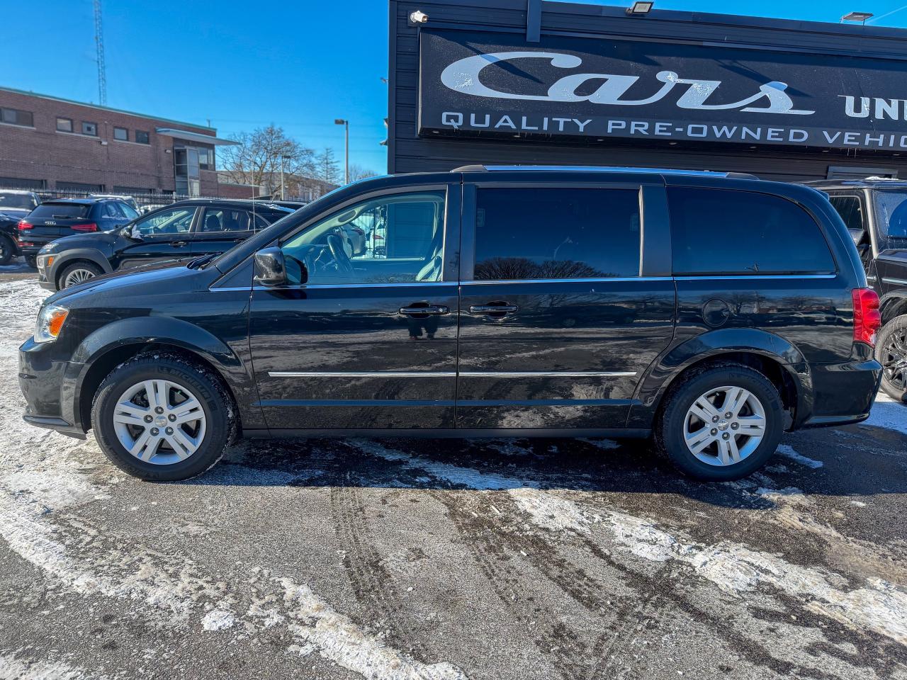 2017 Dodge Grand Caravan Crew Plus/P. SLIDING DOORS/DVD/LEATHER/LOW KM/NAVI Photo