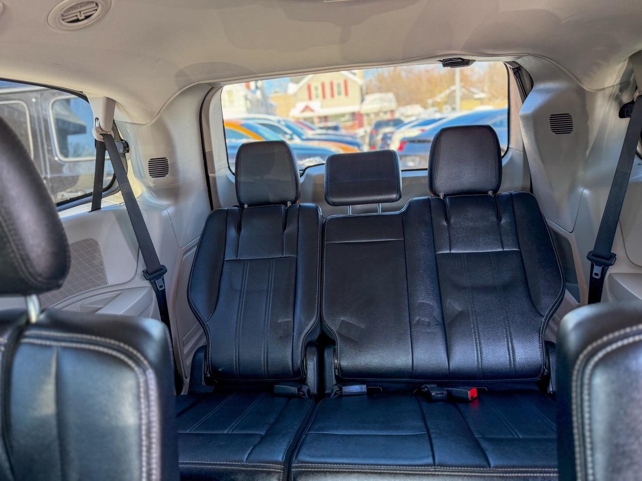 2017 Dodge Grand Caravan Crew Plus/P. SLIDING DOORS/DVD/LEATHER/LOW KM/NAVI Photo