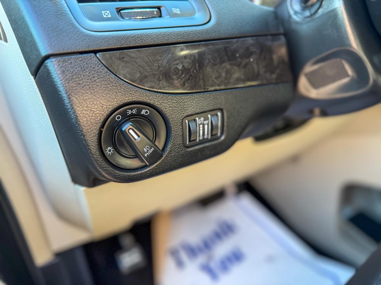 2017 Dodge Grand Caravan Crew Plus/P. SLIDING DOORS/DVD/LEATHER/LOW KM/NAVI Photo