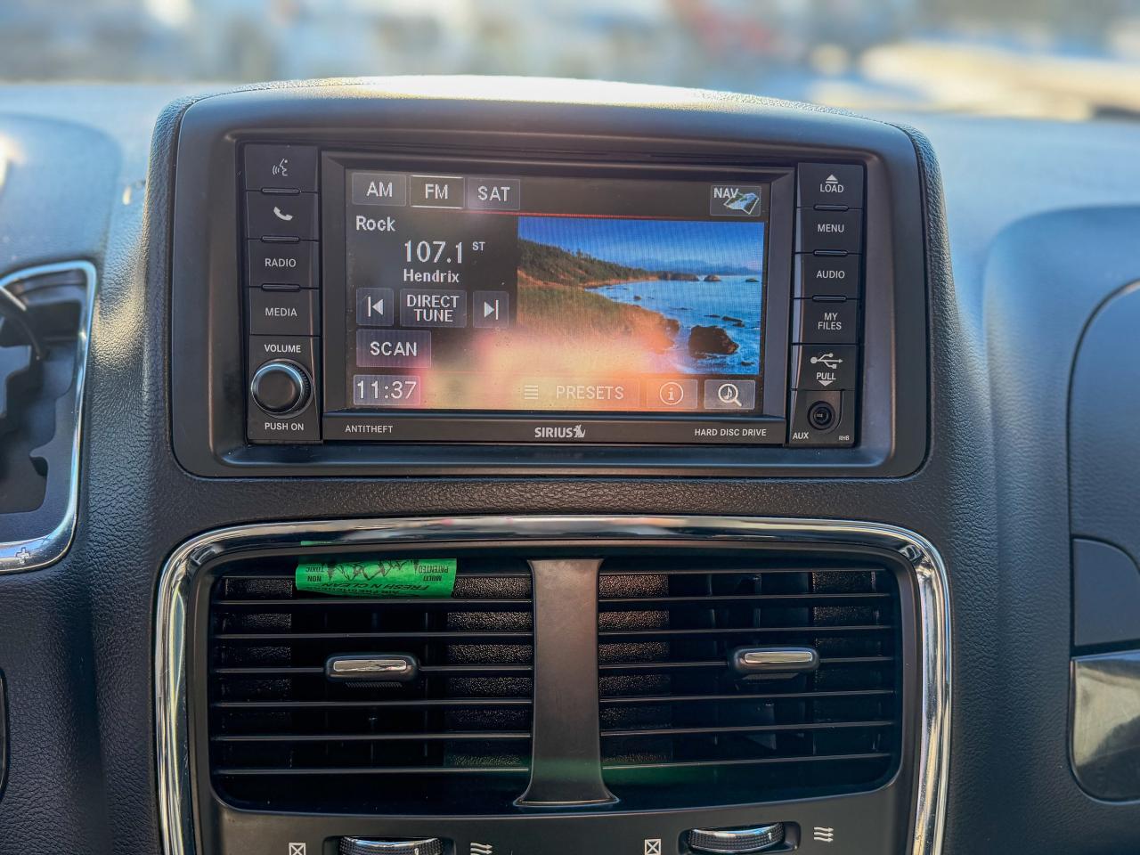 2017 Dodge Grand Caravan Crew Plus/P. SLIDING DOORS/DVD/LEATHER/LOW KM/NAVI Photo