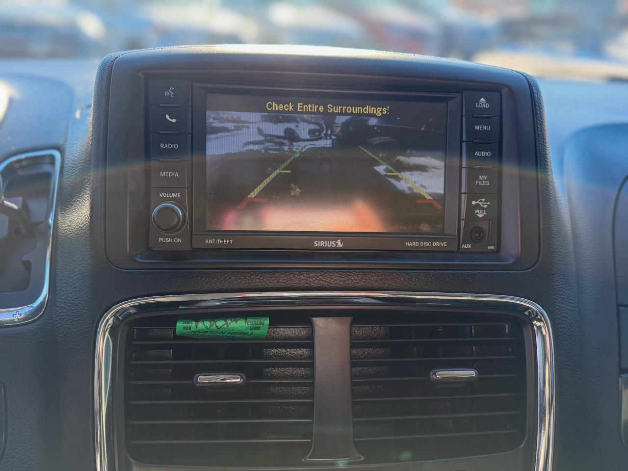 2017 Dodge Grand Caravan Crew Plus/P. SLIDING DOORS/DVD/LEATHER/LOW KM/NAVI Photo