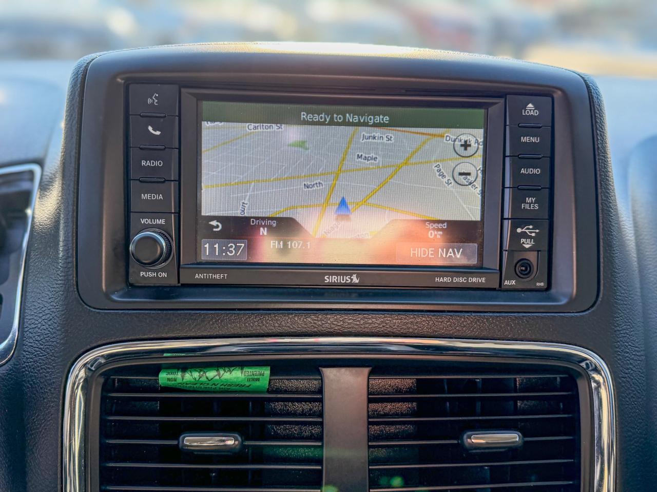 2017 Dodge Grand Caravan Crew Plus/P. SLIDING DOORS/DVD/LEATHER/LOW KM/NAVI Photo