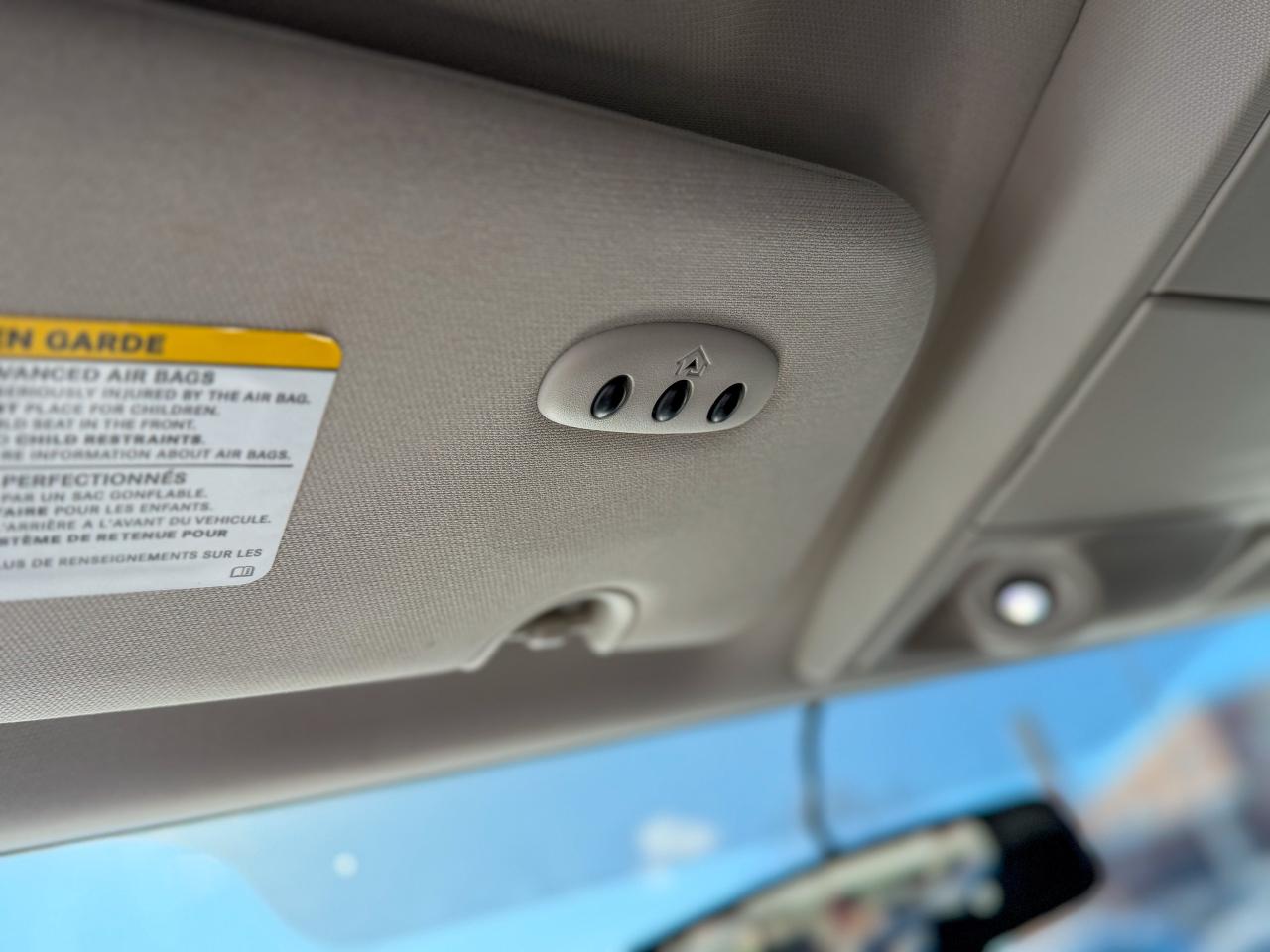 2017 Dodge Grand Caravan Crew Plus/P. SLIDING DOORS/DVD/LEATHER/LOW KM/NAVI Photo