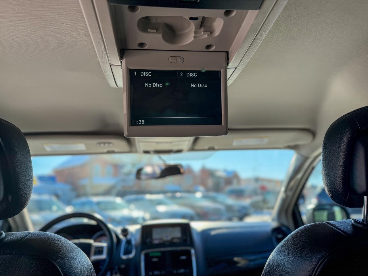 2017 Dodge Grand Caravan Crew Plus/P. SLIDING DOORS/DVD/LEATHER/LOW KM/NAVI Photo