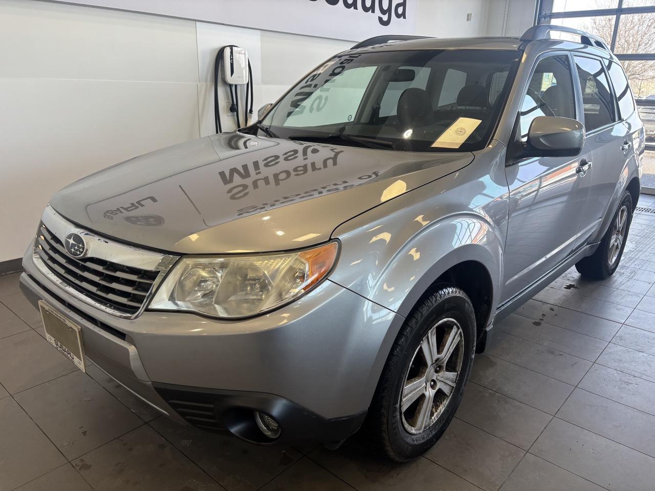 2010 Subaru Forester TOURING   VERY LOW KM   CLEAN CARFAX   SOLD ASIS! Photo2