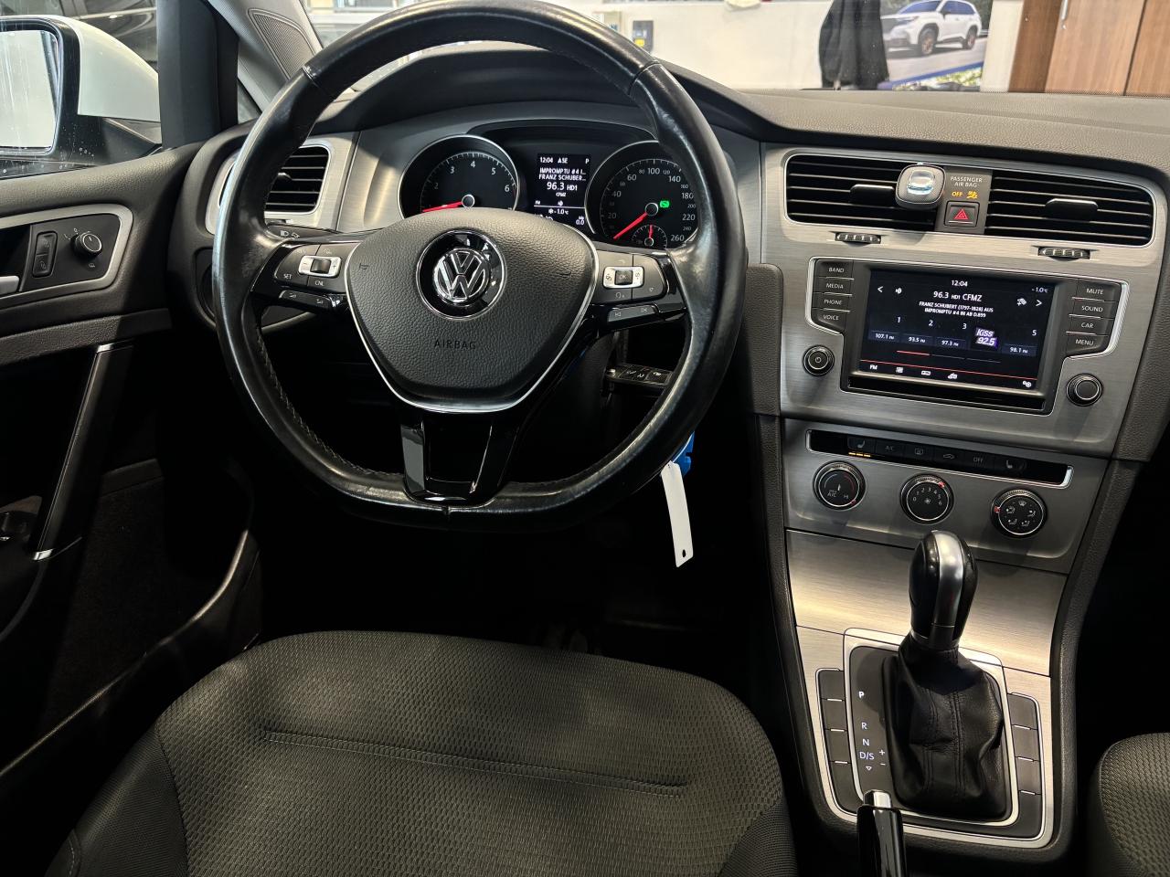 2016 Volkswagen Golf COMFORTLINE   CLEAN CARFAX   SOLD ASIS   BACK CAM! Photo