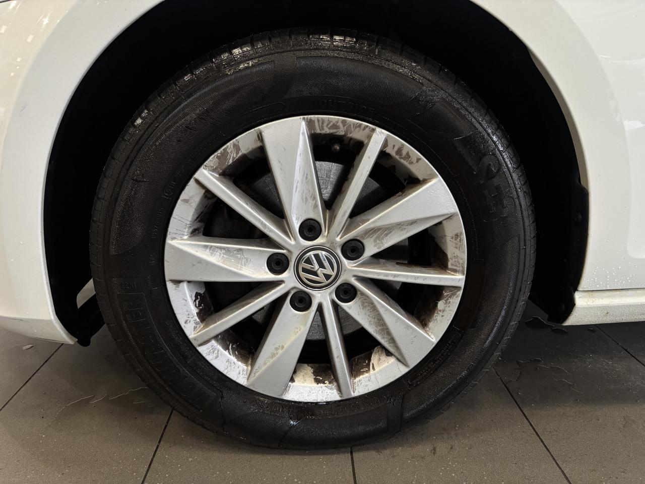 2016 Volkswagen Golf COMFORTLINE   CLEAN CARFAX   SOLD ASIS   BACK CAM! Photo