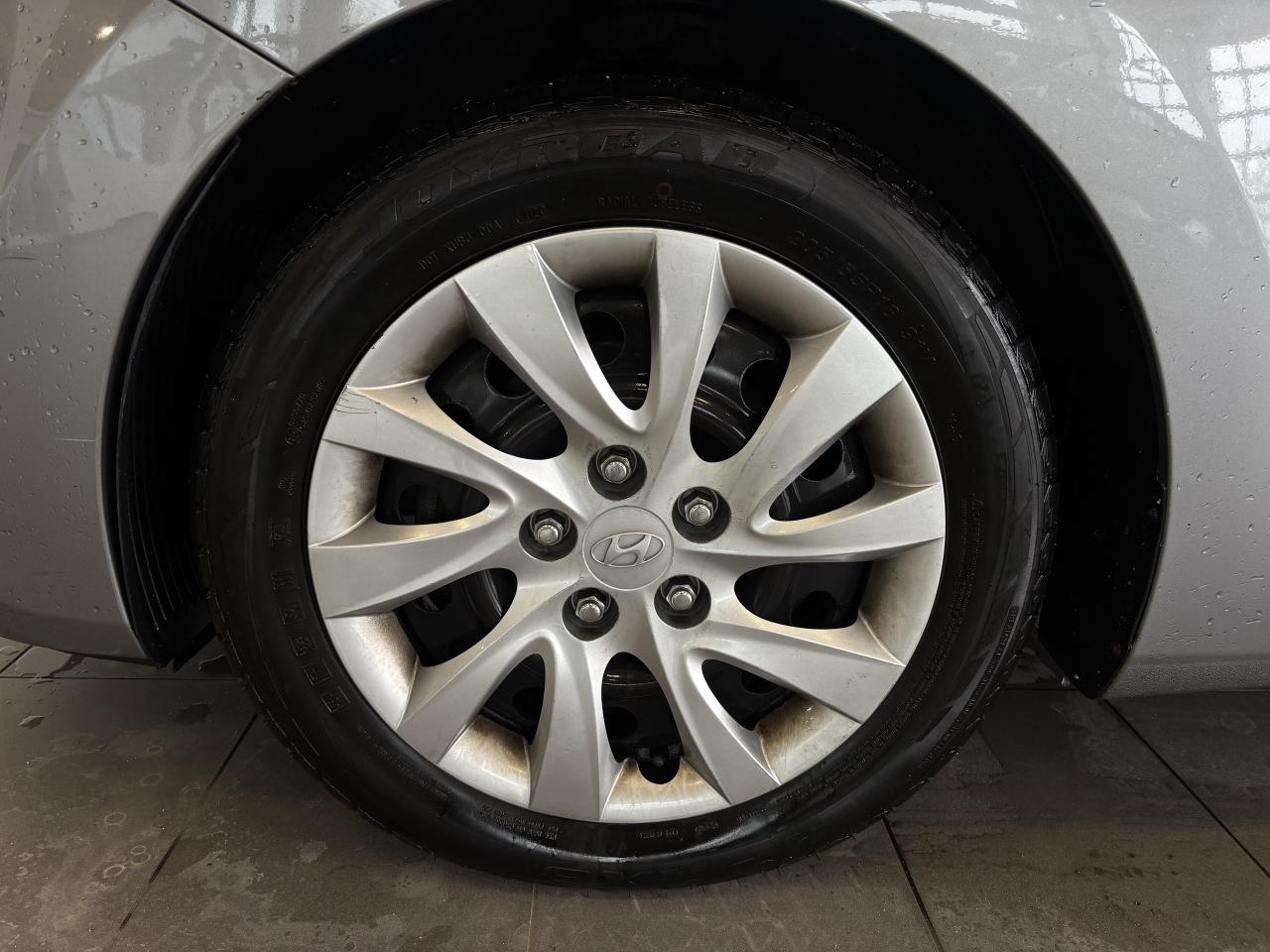 2013 Hyundai Elantra GT GL   LOW KM   CLEAN CARFAX   SOLD ASIS   AUTOMATIC Photo