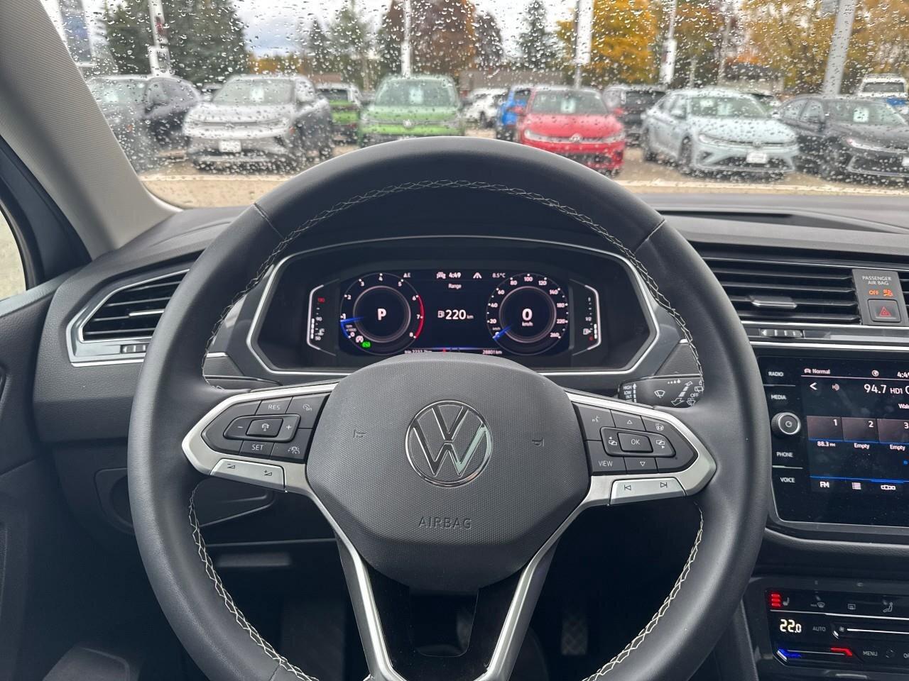 2023 Volkswagen Tiguan ComfortlineACCIDENT-FREE, AWD, SUNROOF, CARPLAY, A Photo