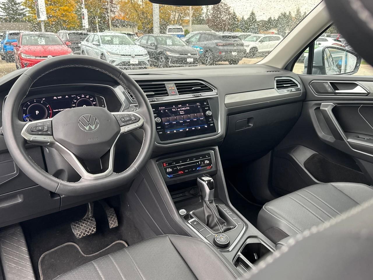 2023 Volkswagen Tiguan ComfortlineACCIDENT-FREE, AWD, SUNROOF, CARPLAY, A Photo