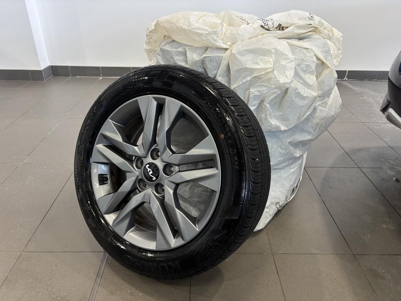 2022 Kia Seltos EX   2 SETS OR TIRES/RIMS   1 OWNER   CLEAN CARFAX Photo