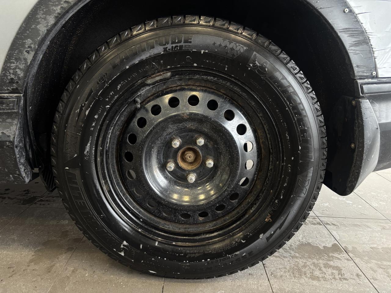 2018 Honda CR-V LX AWD   2 SETS OF TIRES/RIMS   CERTIFIED  CARPLAY Photo