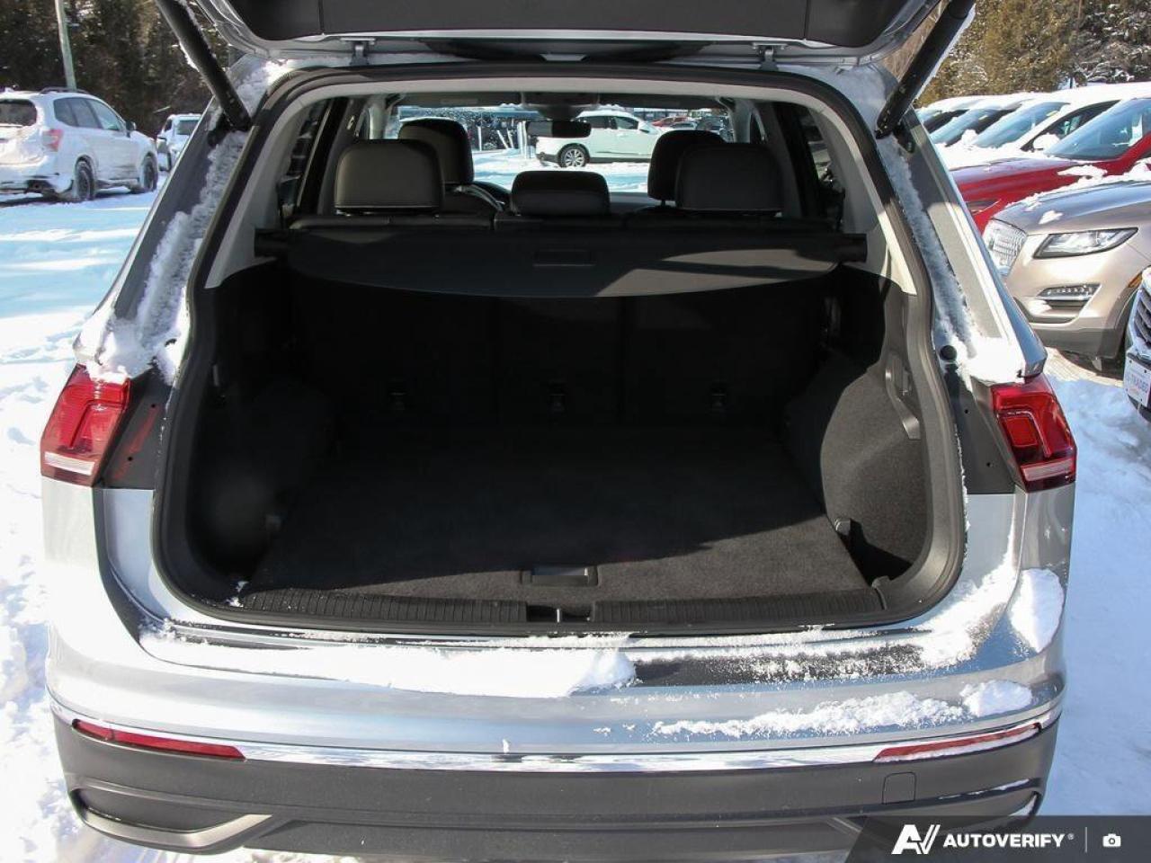 2022 Volkswagen Tiguan ComfortlineAWD, ACCIDENT-FREE, HTD SEATS, HTD WHEE Photo