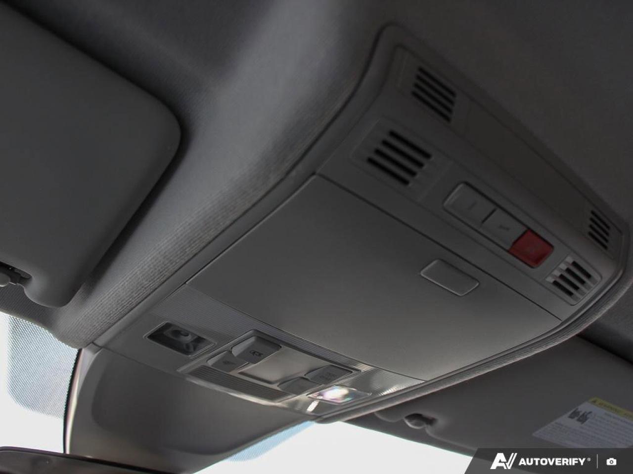 2022 Volkswagen Tiguan ComfortlineAWD, ACCIDENT-FREE, HTD SEATS, HTD WHEE Photo