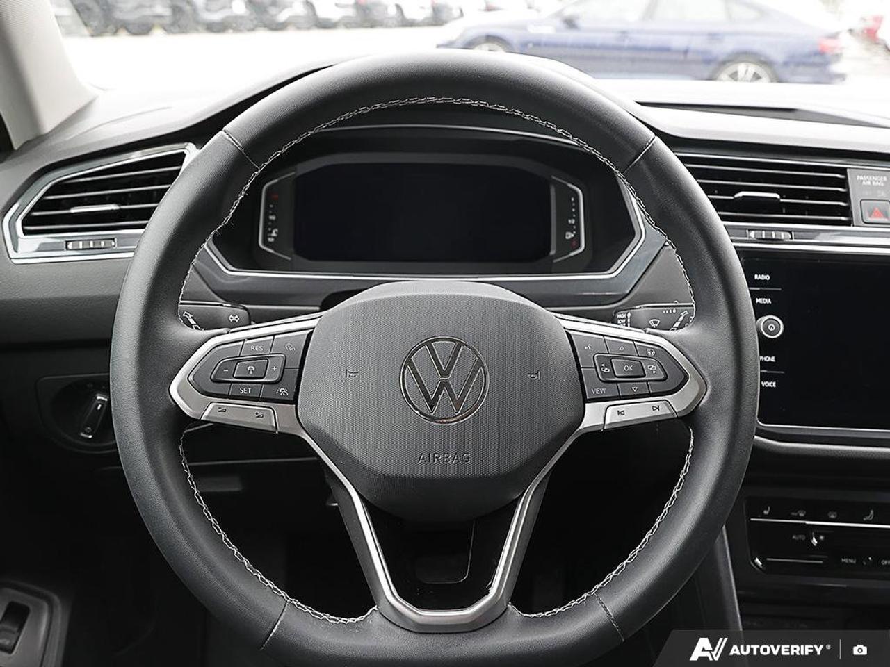 2022 Volkswagen Tiguan ComfortlineAWD, ACCIDENT-FREE, HTD SEATS, HTD WHEE Photo