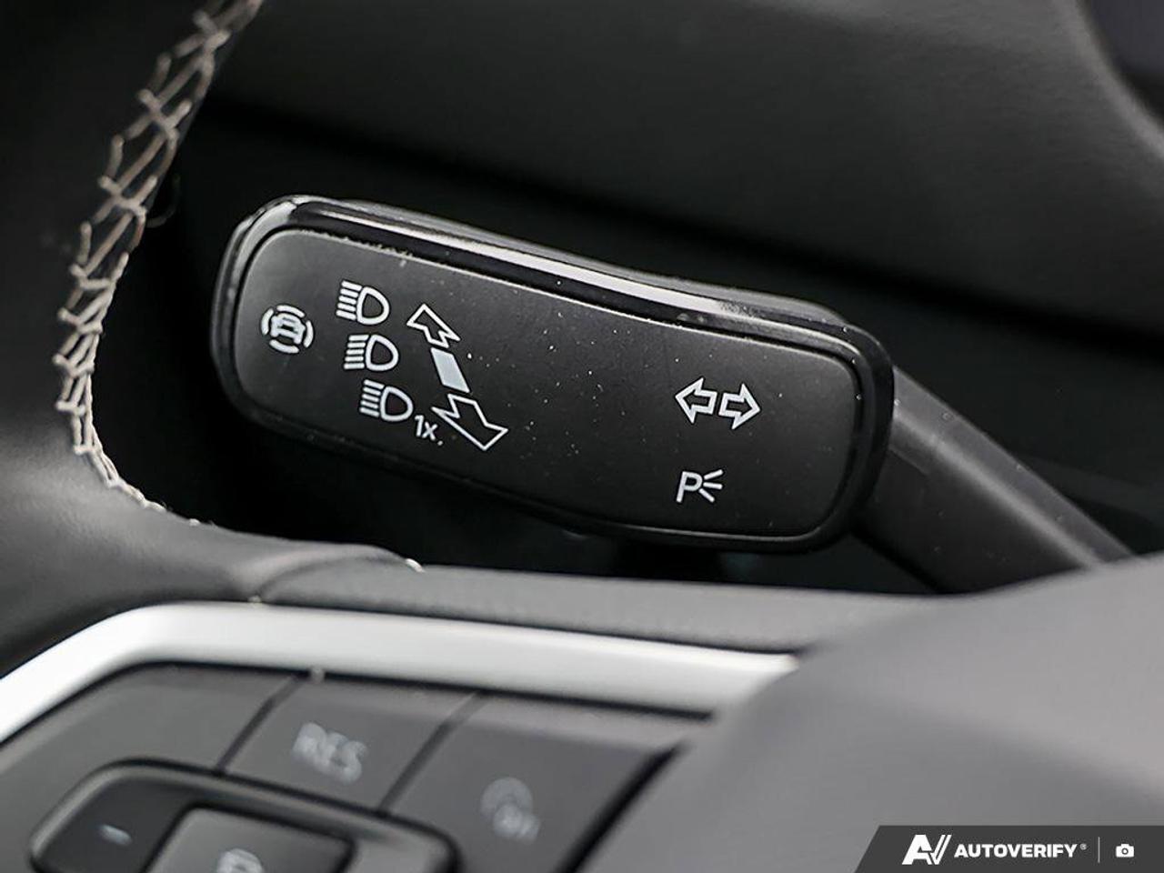 2022 Volkswagen Tiguan ComfortlineAWD, ACCIDENT-FREE, HTD SEATS, HTD WHEE Photo