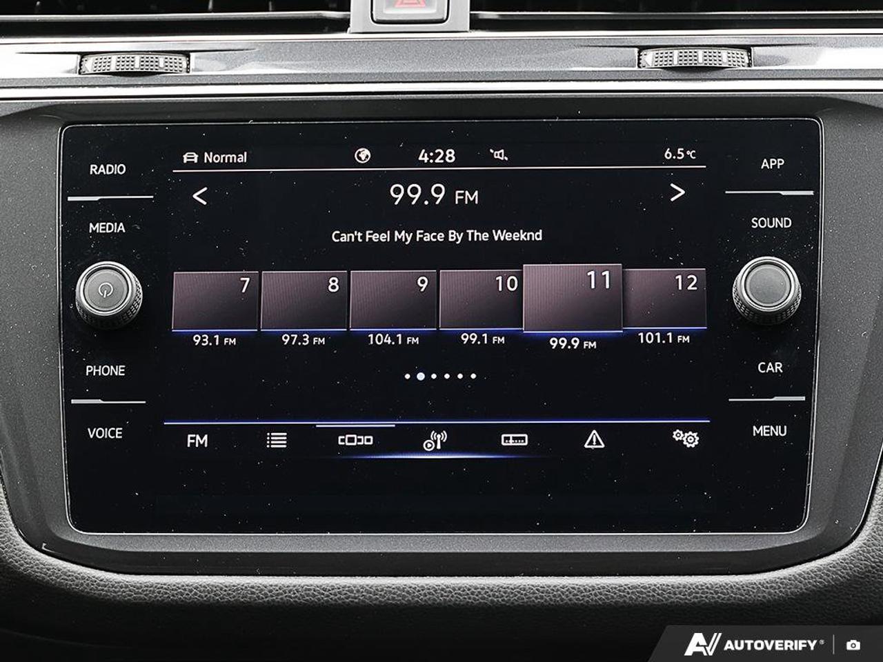 2022 Volkswagen Tiguan ComfortlineAWD, ACCIDENT-FREE, HTD SEATS, HTD WHEE Photo