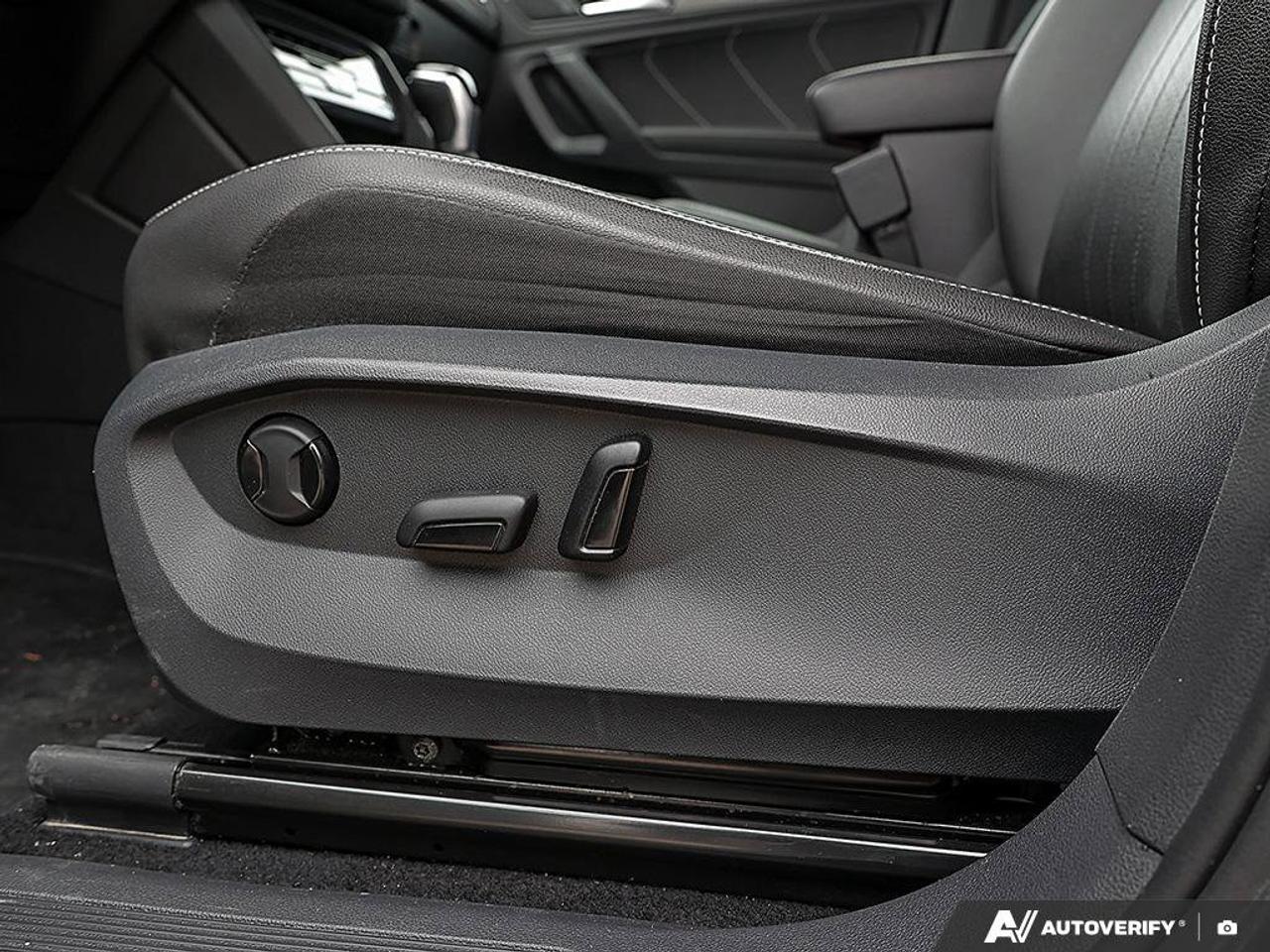 2022 Volkswagen Tiguan ComfortlineAWD, ACCIDENT-FREE, HTD SEATS, HTD WHEE Photo