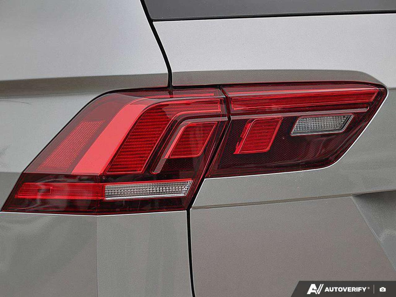 2022 Volkswagen Tiguan ComfortlineAWD, ACCIDENT-FREE, HTD SEATS, HTD WHEEL, APPLE CARPLAY, DIGITAL COCKPIT, BACKUP CAM Photo