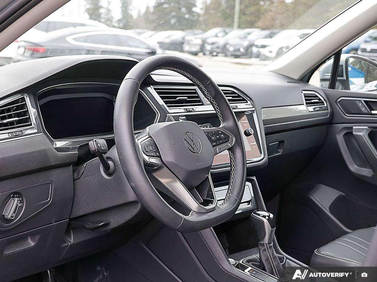 2022 Volkswagen Tiguan ComfortlineAWD, ACCIDENT-FREE, HTD SEATS, HTD WHEEL, APPLE CARPLAY, DIGITAL COCKPIT, BACKUP CAM Photo