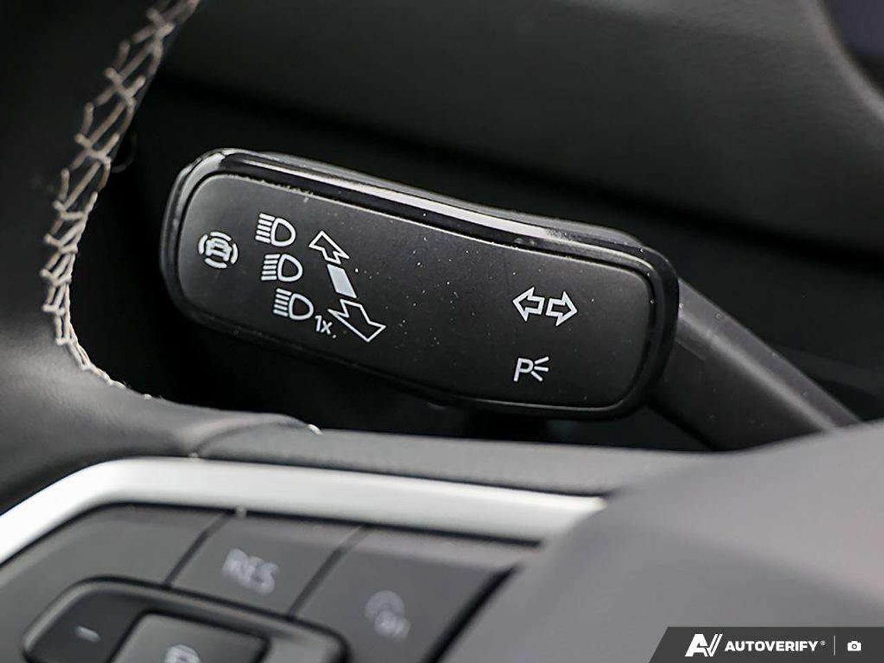 2022 Volkswagen Tiguan ComfortlineAWD, ACCIDENT-FREE, HTD SEATS, HTD WHEEL, APPLE CARPLAY, DIGITAL COCKPIT, BACKUP CAM Photo