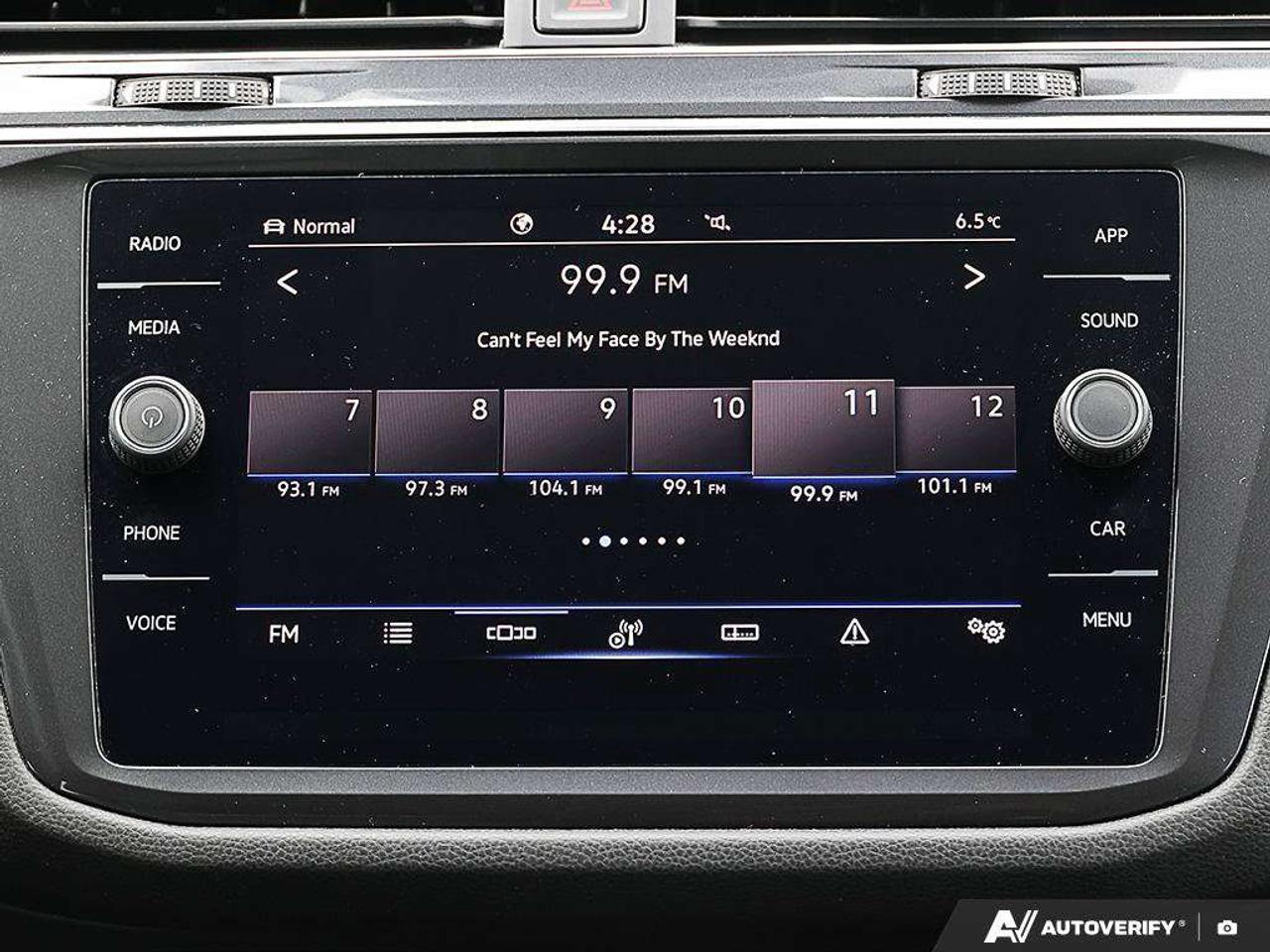 2022 Volkswagen Tiguan ComfortlineAWD, ACCIDENT-FREE, HTD SEATS, HTD WHEEL, APPLE CARPLAY, DIGITAL COCKPIT, BACKUP CAM Photo
