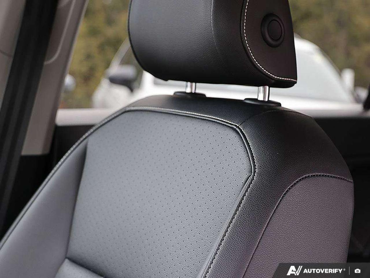 2022 Volkswagen Tiguan ComfortlineAWD, ACCIDENT-FREE, HTD SEATS, HTD WHEEL, APPLE CARPLAY, DIGITAL COCKPIT, BACKUP CAM Photo