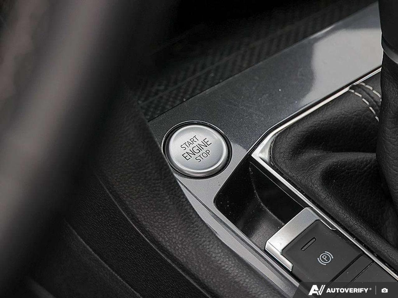 2022 Volkswagen Tiguan ComfortlineAWD, ACCIDENT-FREE, HTD SEATS, HTD WHEEL, APPLE CARPLAY, DIGITAL COCKPIT, BACKUP CAM Photo
