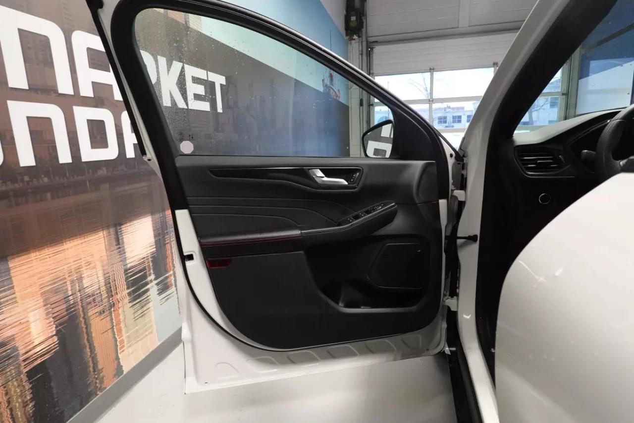 2023 Ford Escape AWD   ST-LINE  2.5L HYBRID   HEATED SEATS   SPORTS Photo