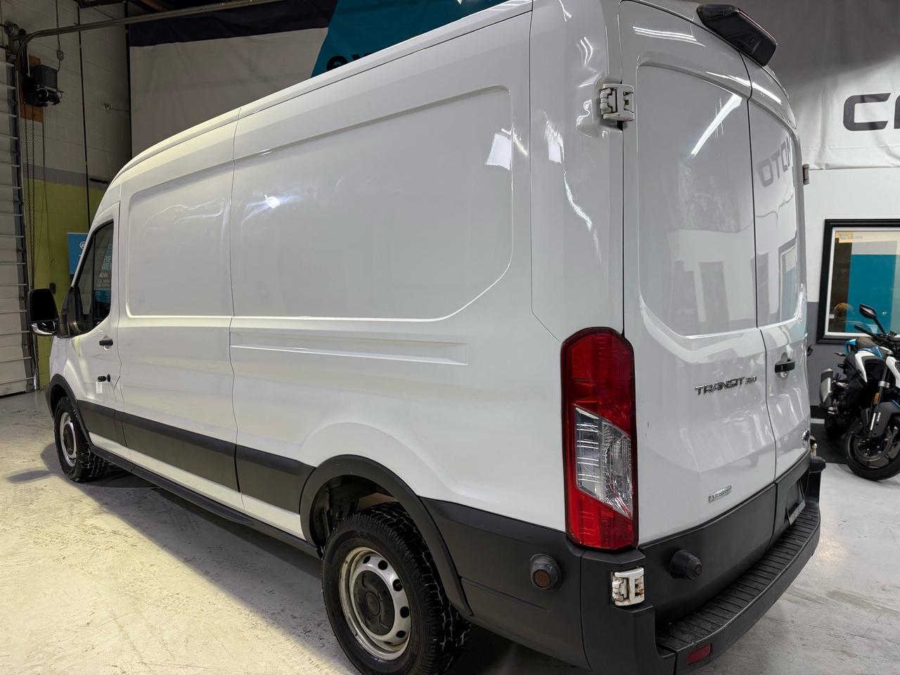 2018 Ford Transit Cargo Van T-350 148 MEDIUM ROOF   SERVICE HISTORY   CAMERA Photo