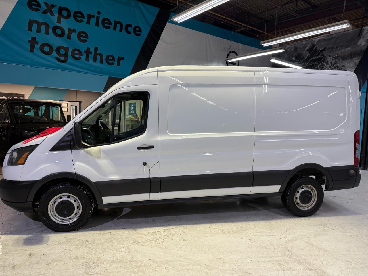 2018 Ford Transit Cargo Van T-350 148 MEDIUM ROOF   SERVICE HISTORY   CAMERA Photo3