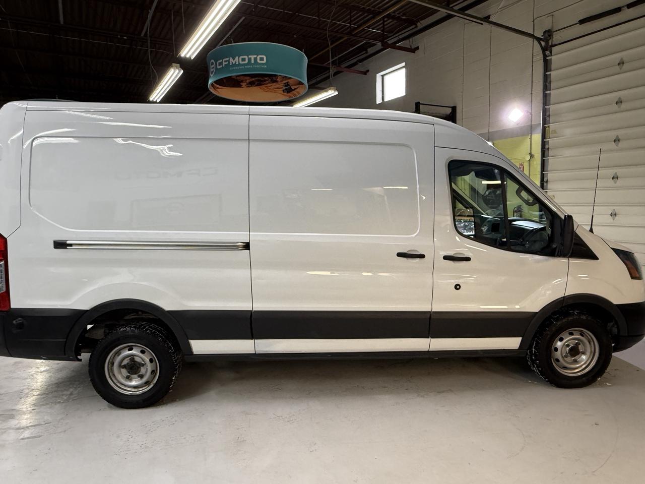 2018 Ford Transit Cargo Van T-350 148 MEDIUM ROOF   SERVICE HISTORY   CAMERA Photo