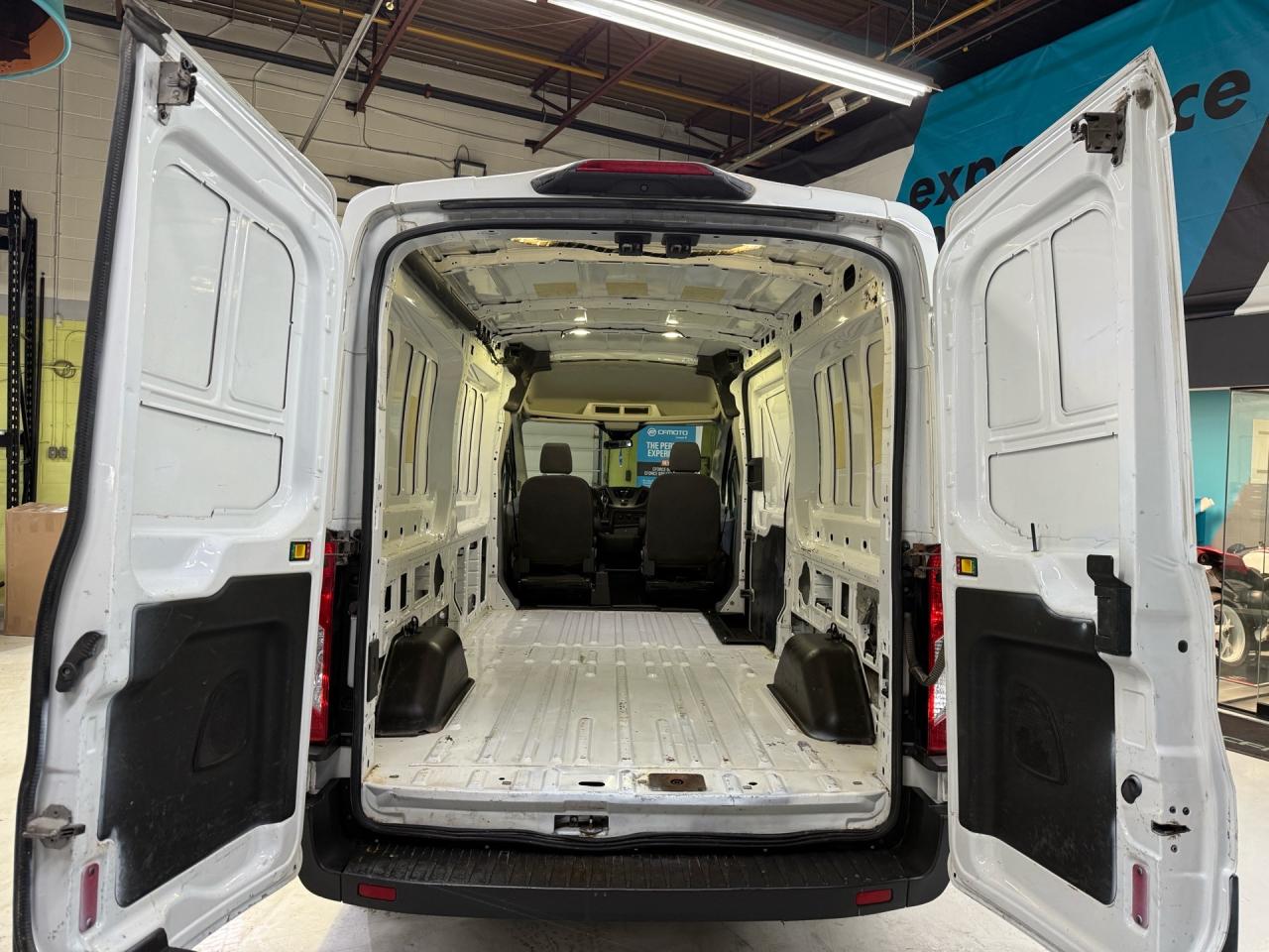 2018 Ford Transit Cargo Van T-350 148 MEDIUM ROOF   SERVICE HISTORY   CAMERA Photo