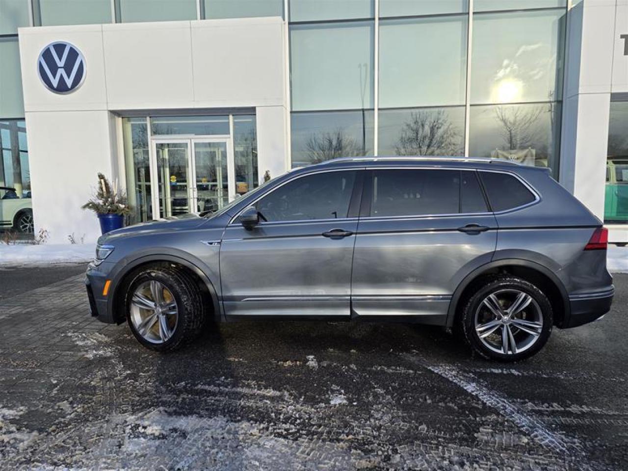 2018 Volkswagen Tiguan Highline 2.0T 8sp at w/Tip 4M Photo2