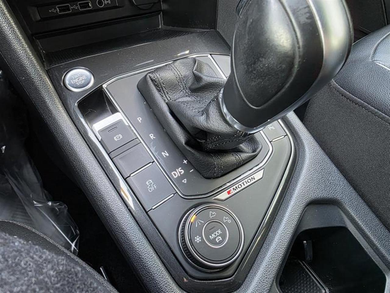 2018 Volkswagen Tiguan Highline 2.0T 8sp at w/Tip 4M Photo