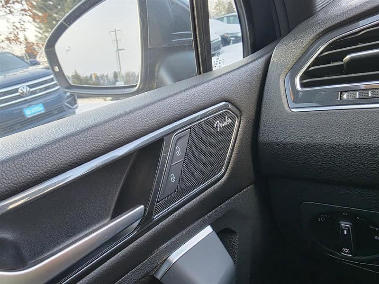 2018 Volkswagen Tiguan Highline 2.0T 8sp at w/Tip 4M Photo