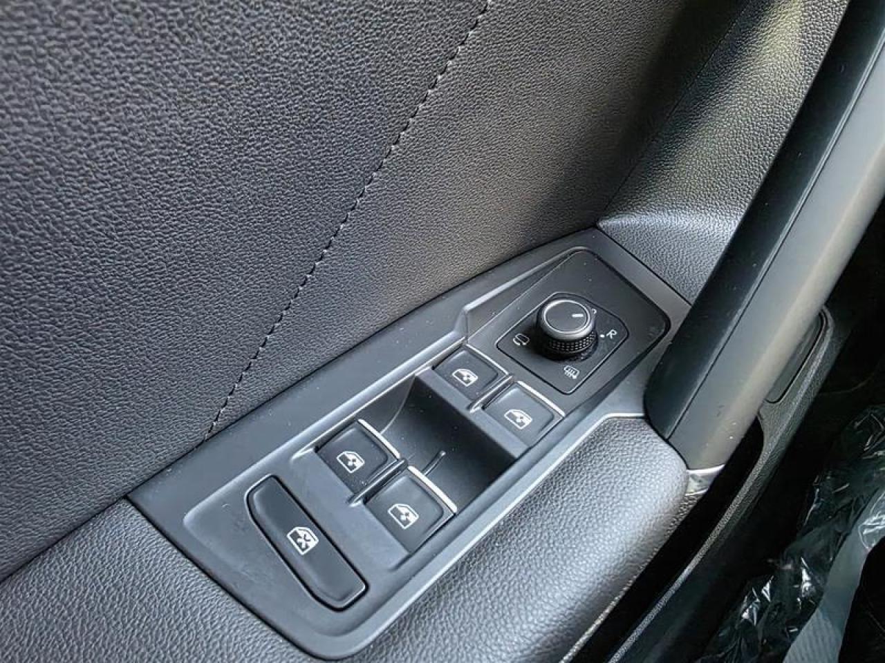 2018 Volkswagen Tiguan Highline 2.0T 8sp at w/Tip 4M Photo