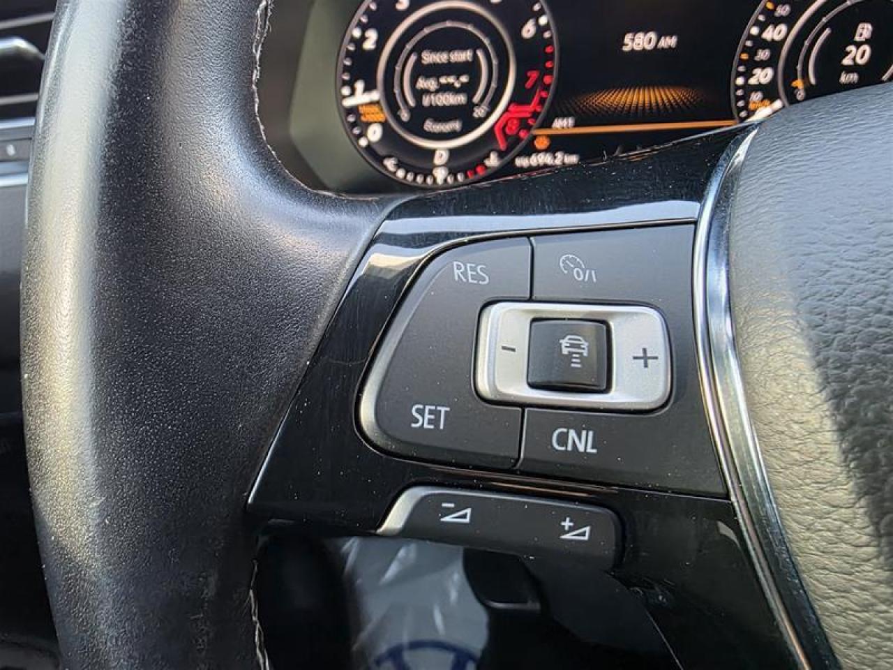 2018 Volkswagen Tiguan Highline 2.0T 8sp at w/Tip 4M Photo